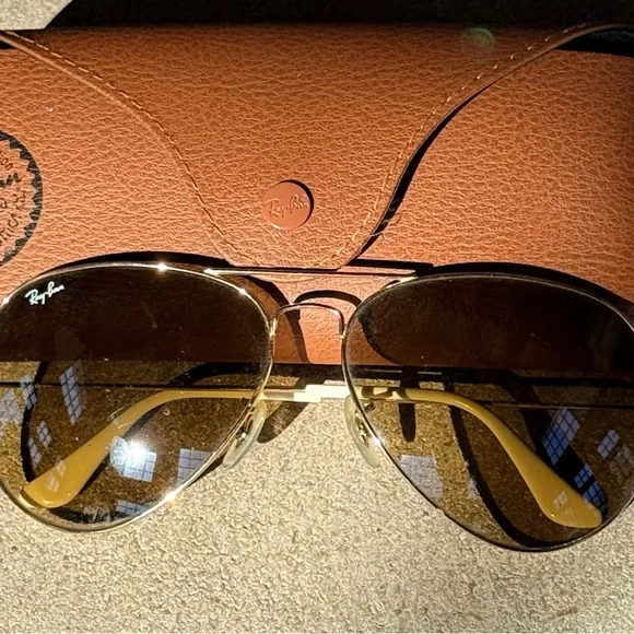 Ray-Ban Gold Frame Aviator Sunglasses - Picture 3 of 7